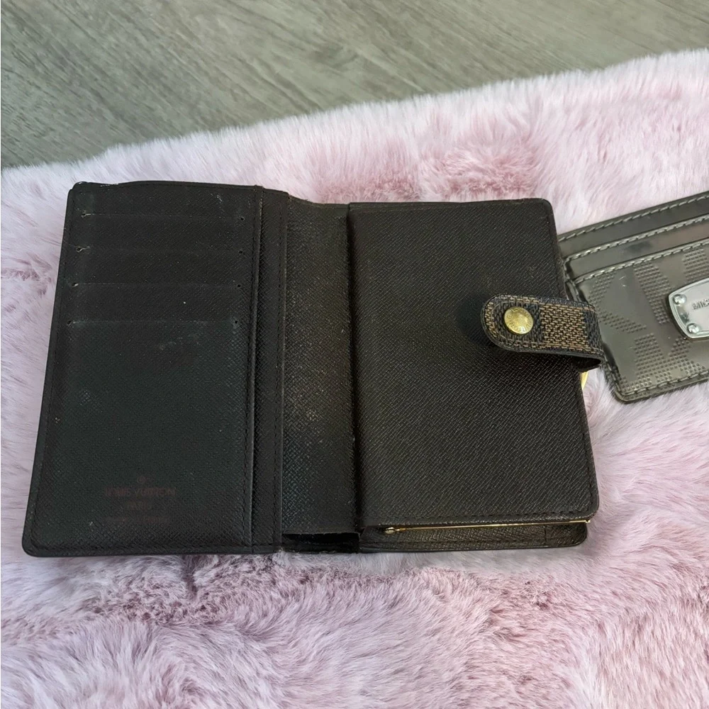 Authentic Louis Vuitton Damier Wallet - Picture 9 of 12
